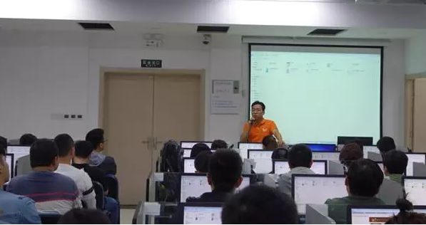 明月迎中秋，奧鵬寄思念