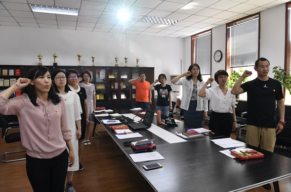院辦黨支部開展“不忘初心、牢記使命、勇于擔(dān)當(dāng)、爭當(dāng)先鋒”專題組織生活會
