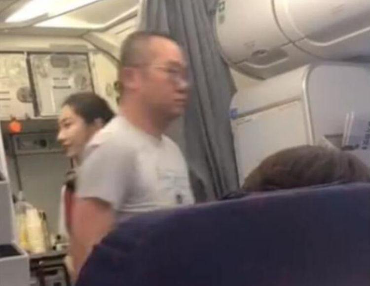 情感專家高空秀腿？涂磊到底是偽善的道德家，還是無奈的患者